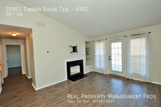 Building Photo - Updated 2 Bedroom Condo In Ashburn Farm Fo...