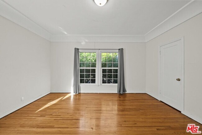 Building Photo - 6542 1/2 W Olympic Blvd