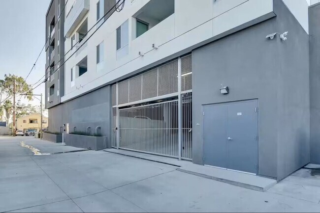 Building Photo - 3136 Meade Ave
