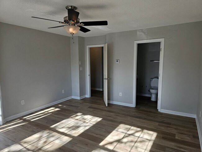 Building Photo - Move In special! 1/2 off the first Months rent!! 2 Bedrooms, 2.5 Baths Townhouse located in a Qui...