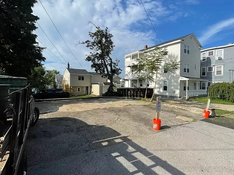 Building Photo - 427 Manchester St