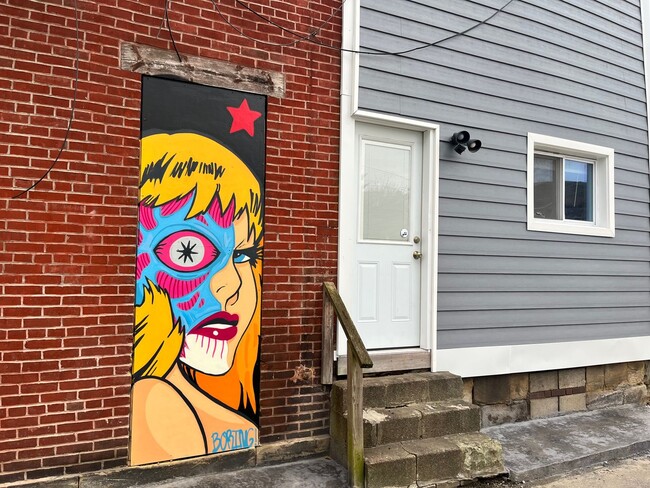 Building Photo - 1207 Reddour St