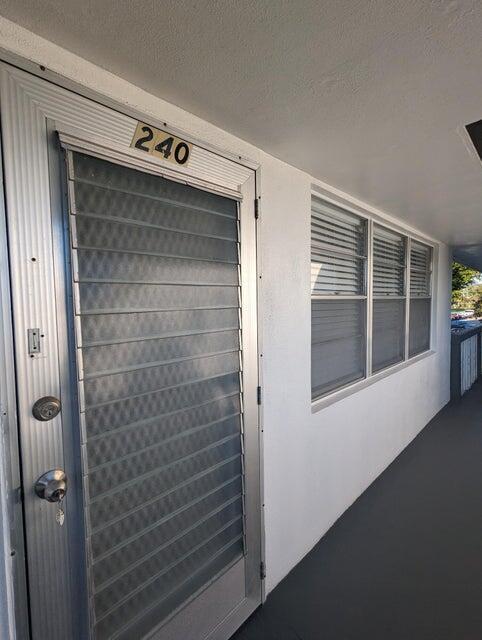 Building Photo - 240 Sheffield J