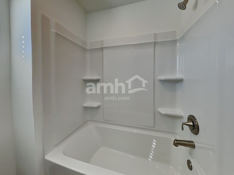 Building Photo - 212 Chase Ln