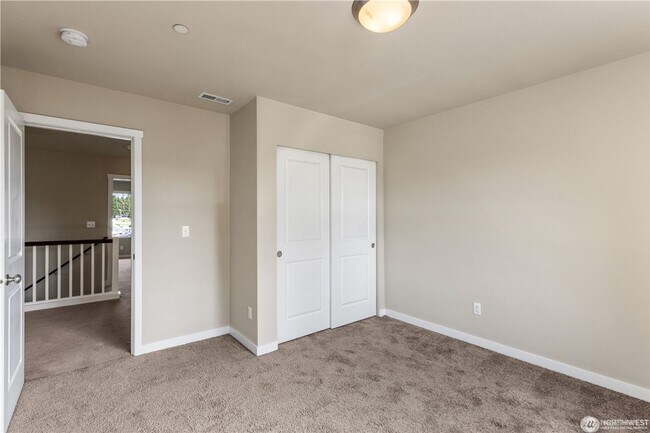 Building Photo - Newer Modern Townhome, Attached 2 car garage, Bedroom and bath on ground level
