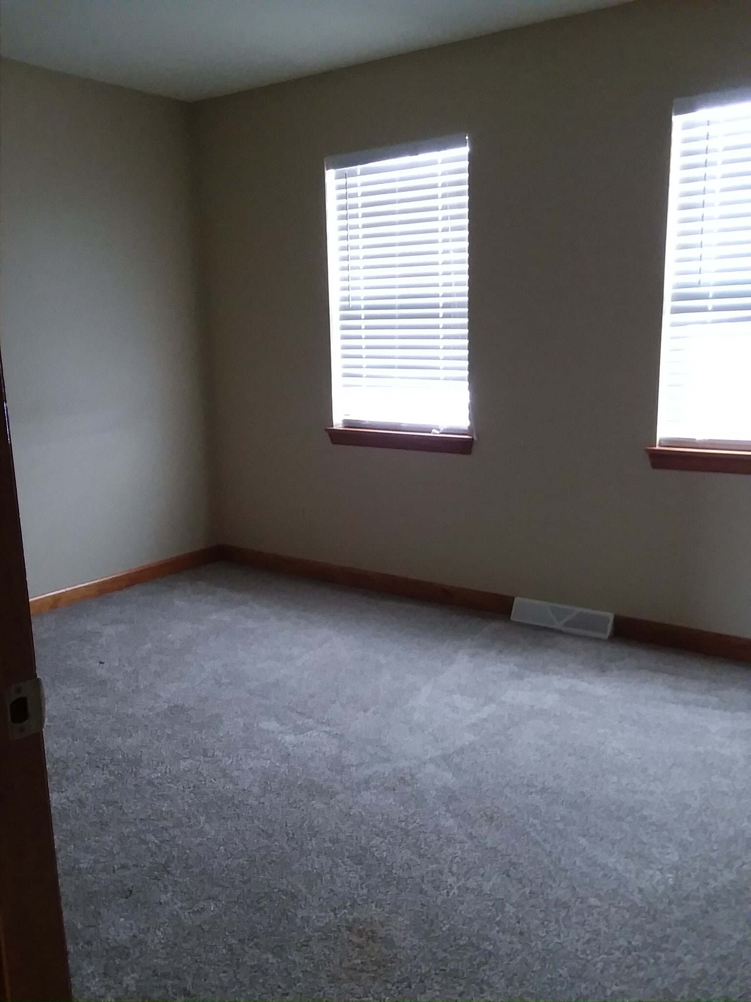 master bedroom - 548 W New Castle St