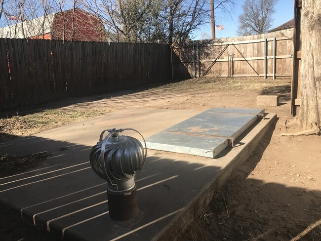 Building Photo - 223 E Independence St