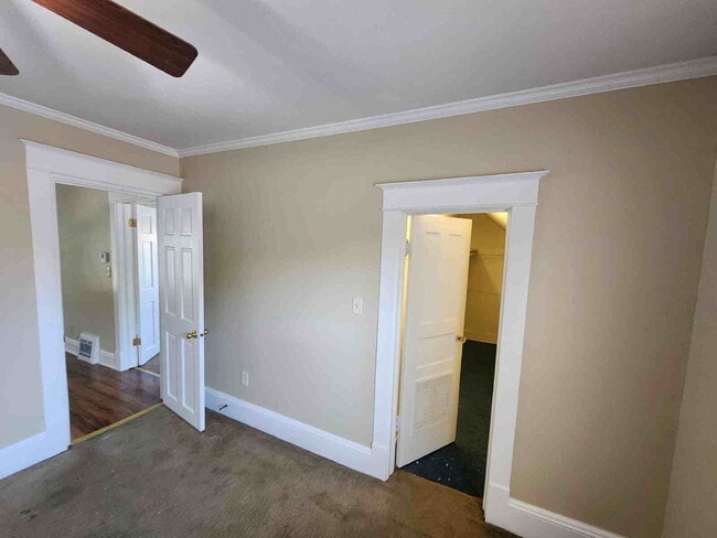 Building Photo - Large Bedrooms UPPER Oshkosh $1025