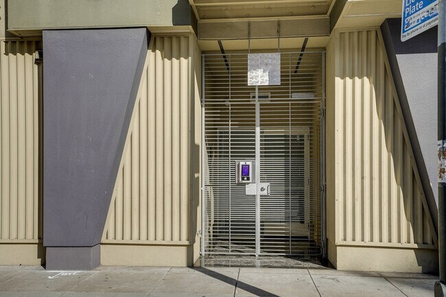 Building Photo - 661 5th St