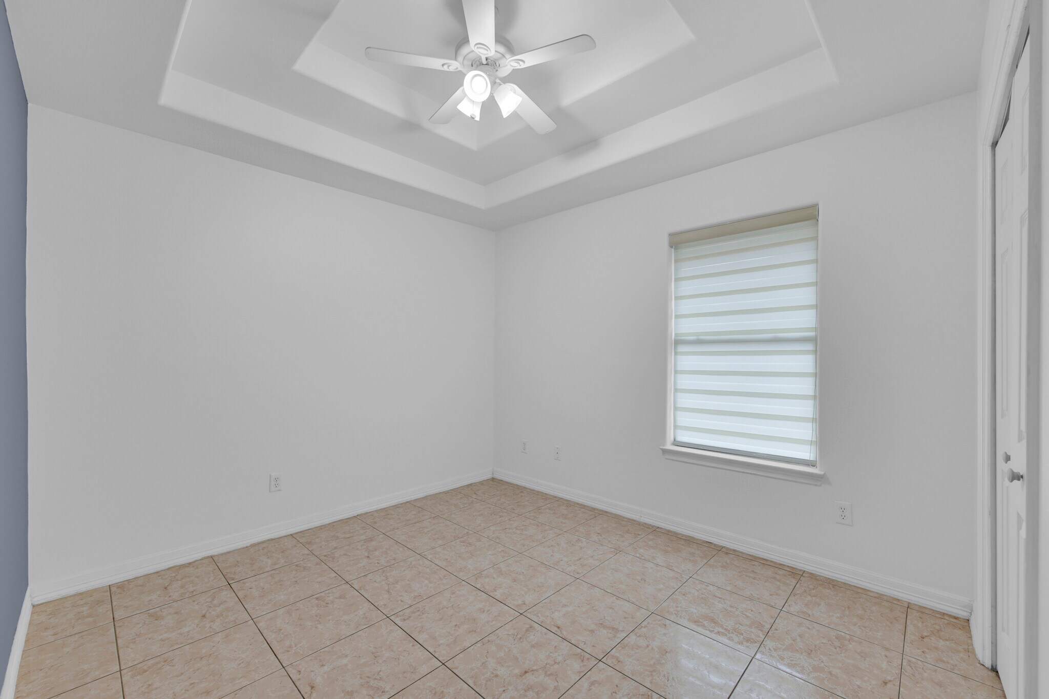 Building Photo - 1805 W Bronze St