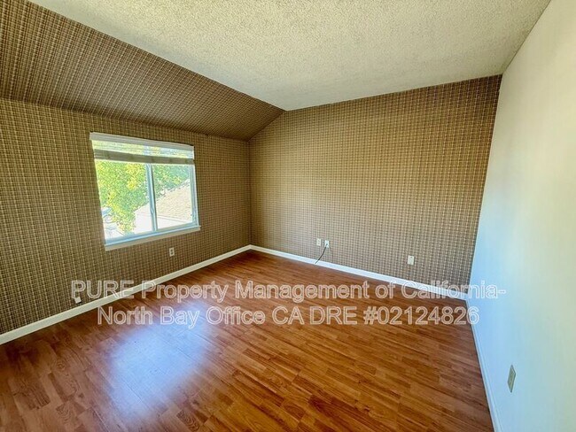 Building Photo - 624 Nikki Dr