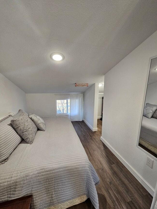 Building Photo - 1 BED | PLUS LOFT AREA | 1.5 BATH | FURNIS...