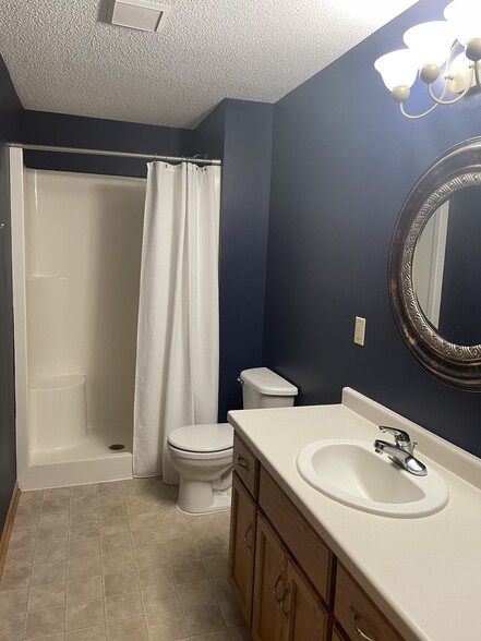 Bathroom - 1645 Lakeridge Way
