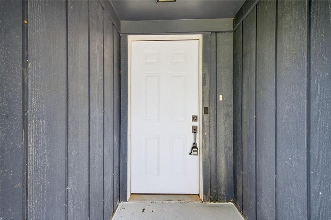 Building Photo - 7635 Dawnridge Dr