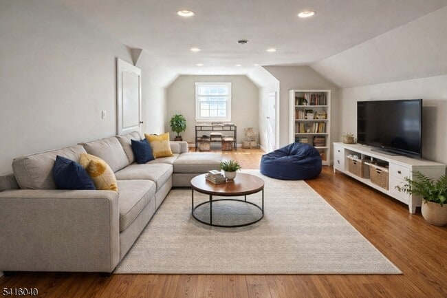 Building Photo - 812 Old York Rd