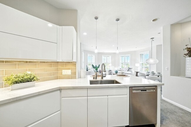 Building Photo - Spacious Andante Top-Floor 2/2 Condo Avail...
