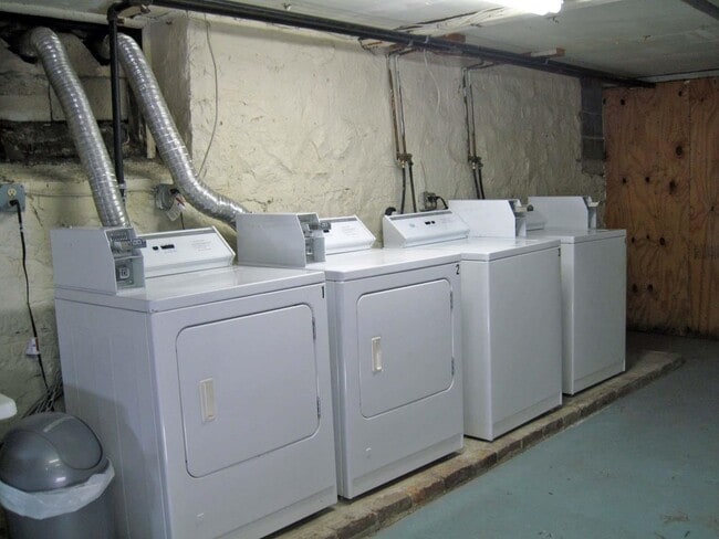 Building Photo - 275 Webster Ave