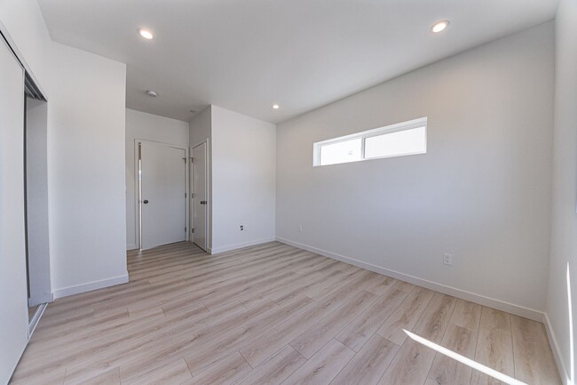 Building Photo - 2811 Cloverdale Ave