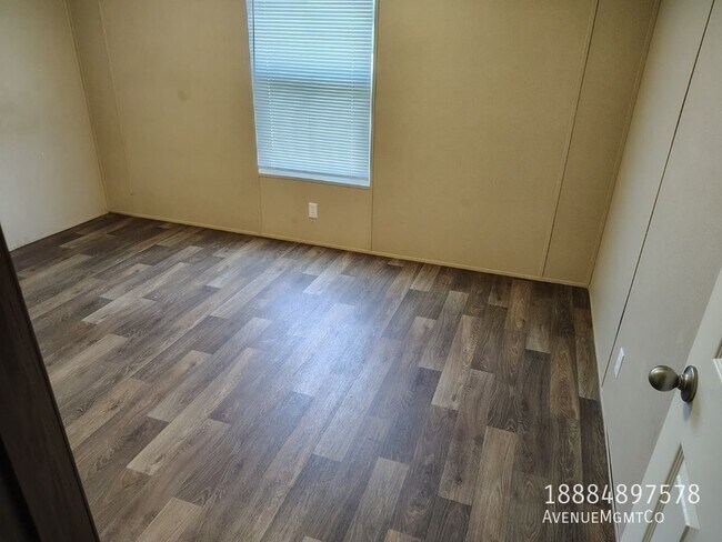 Building Photo - 323 Old Tavern Ln