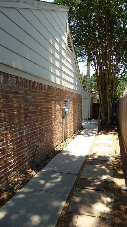 Building Photo - 11407 Briar Rose Dr
