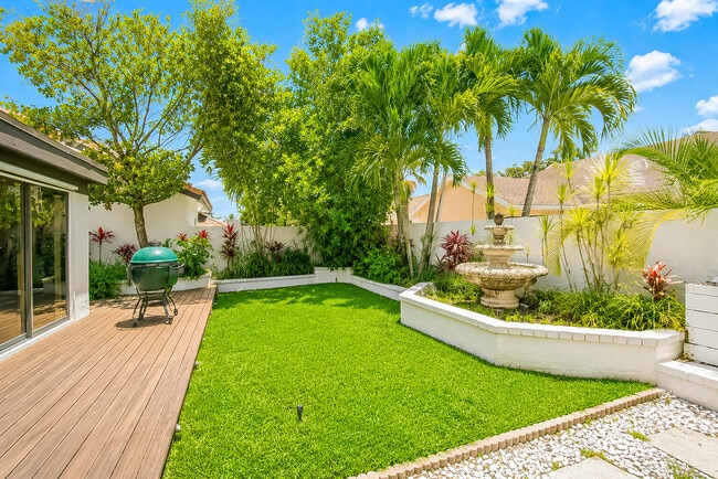Building Photo - 7678 Solimar Cir