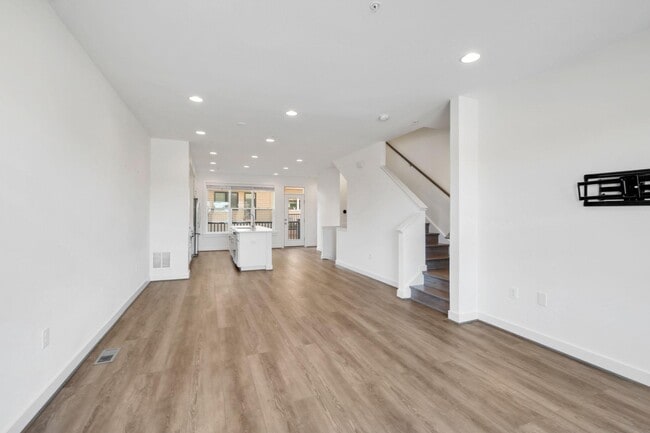 Building Photo - 16560 Crabbs Branch Way