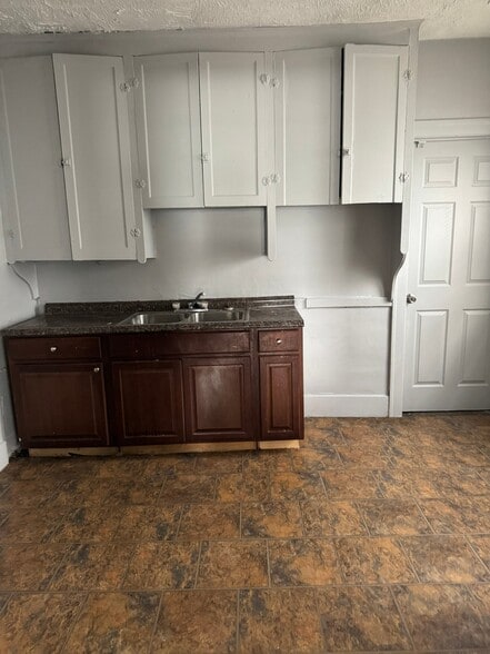 Building Photo - 5378 Maxwell Ave