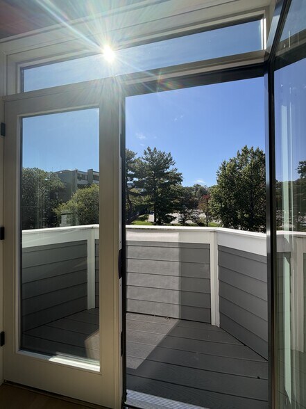 Building Photo - 104 Warren St