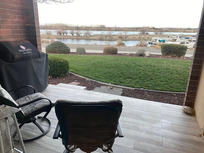 Building Photo - 300 Columbia Point Dr