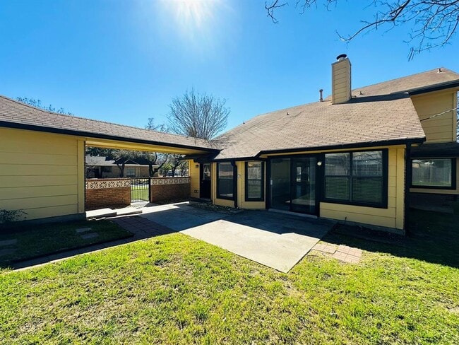 Building Photo - 306 Applewood Dr