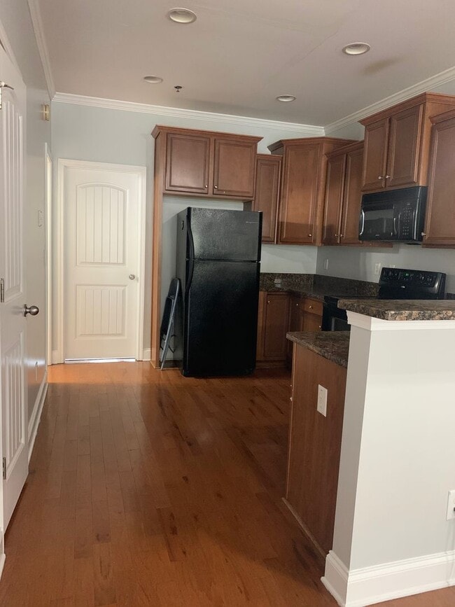 Building Photo - Lovely Eastside Townhome Condo Near Vet School- 3BR/3BATH!