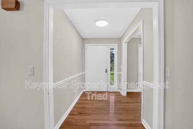 Building Photo - 5108 Lakeshore Ct