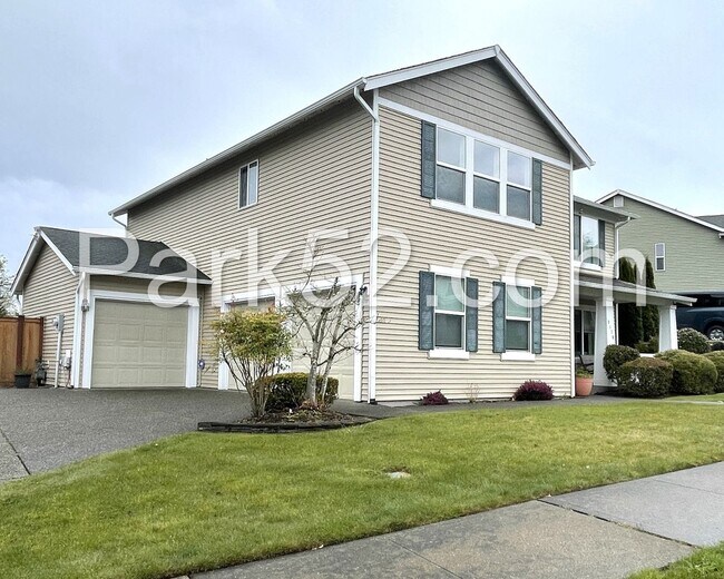 Building Photo - Spacious 4 Bedroom Home in DuPont