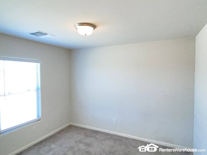 Building Photo - 335 Watson Pl