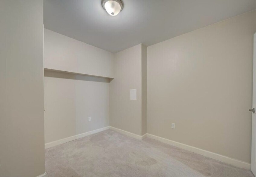 Building Photo - 18413 Cedar Dr