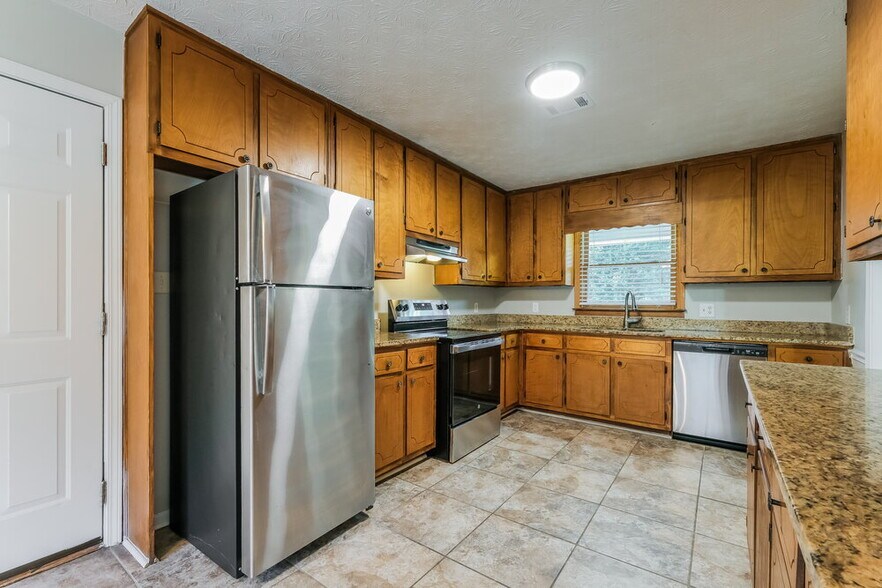 Building Photo - 3568 Fernbrook Dr