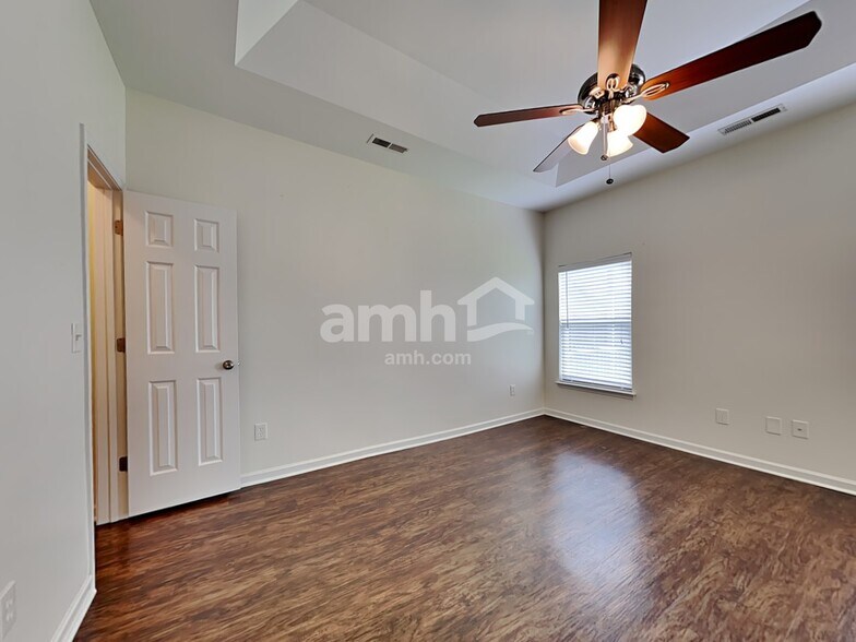Building Photo - 126 Spindle Way