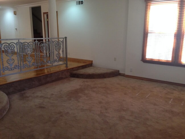 Building Photo - 1115 N Garfield Ave