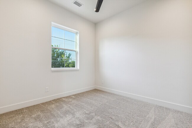 Building Photo - 2701 Vilbig Rd