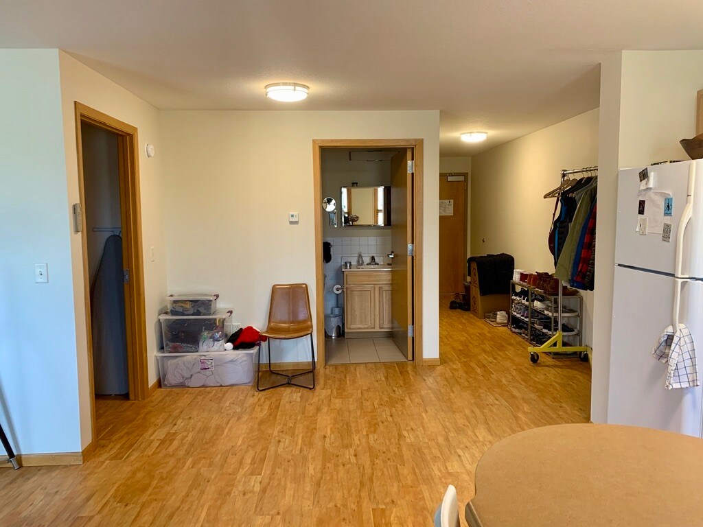 Building Photo - 2050 St Clair Ave