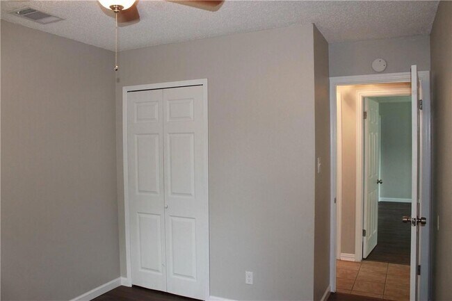 Building Photo - 6806 Lunar Dr