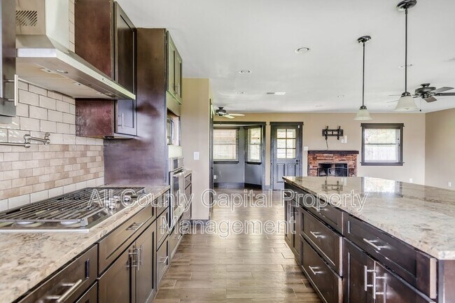 Building Photo - 112 W Mimosa Cir