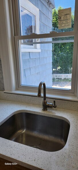 Building Photo - 389 Newport Ave