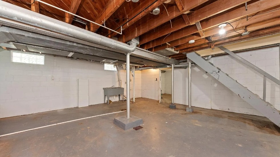Building Photo - 5592 Raceview Ave