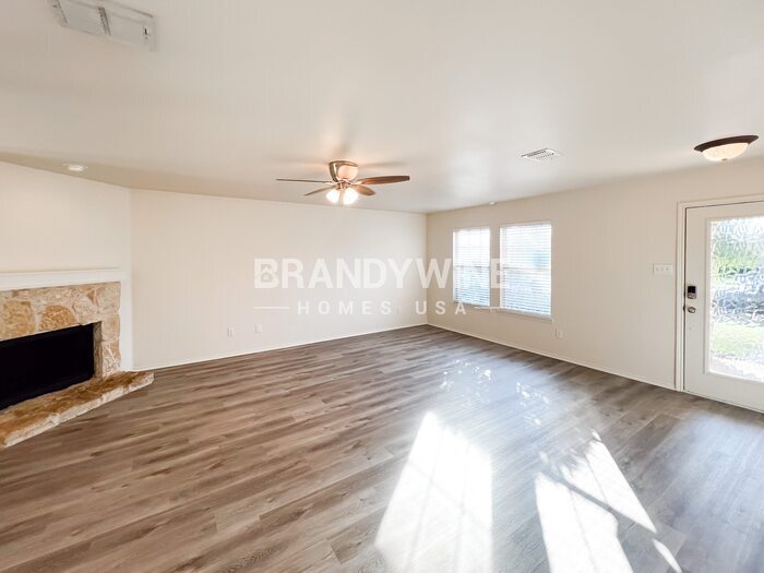 Building Photo - 523 Indian Paintbrush Dr