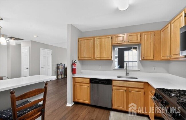 Building Photo - 317 Vasser Dr