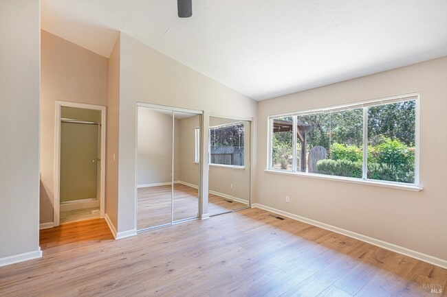 Building Photo - 943 Foothill Dr