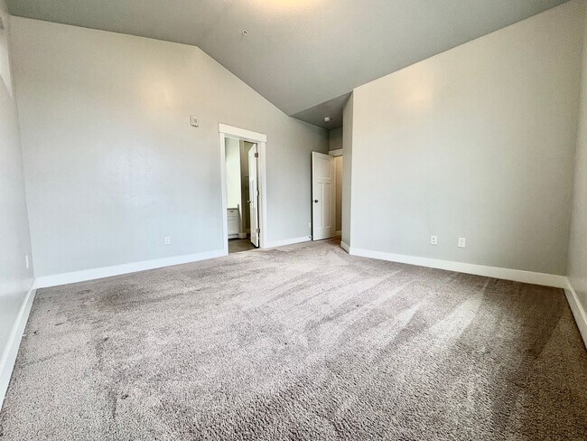 Building Photo - Spacious & Bright 3 Bedroom Condo with Pool Access, Garage, and Prime Lehi Location!