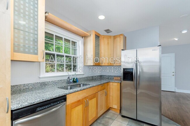 Building Photo - 813 31st St S