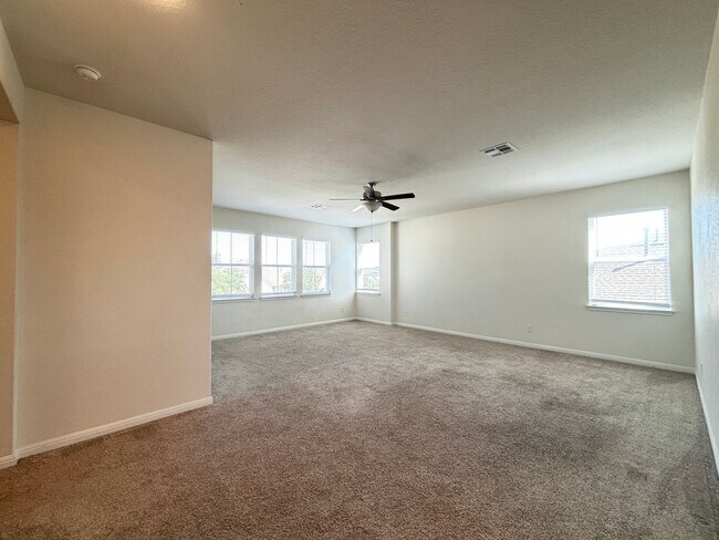 Building Photo - Beautiful 4-Bedroom Home with Free Communi...